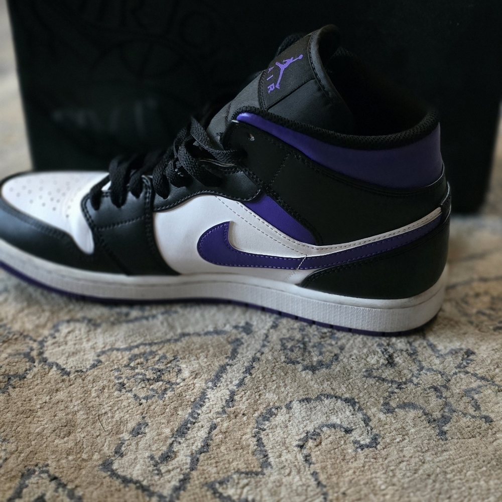 Nike Air Jordan 1 Dark Iris - Picture 4 of 7